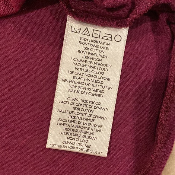 Kimchi Blue Urban Outfitters Magenta Lace Crochet Flowy Top - Picture 4 of 6